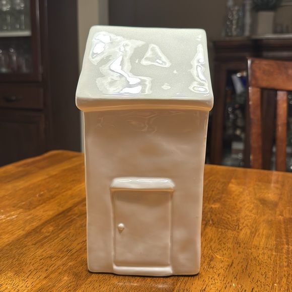 Rae Dunn Ceramic Birdhouse with 'Brave' Inscription - Picture 4 of 5